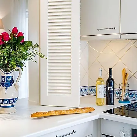 Apartmán Sleeps 4 With Pool Air Con And Wifi *