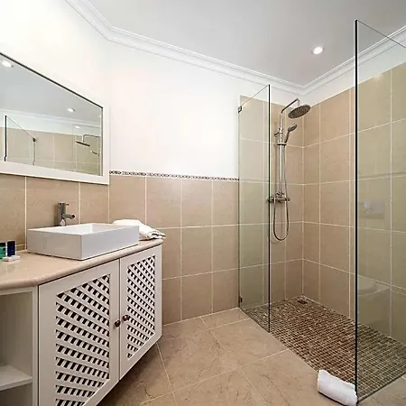 Sleeps 4 With Pool Air Con And Wifi Кинта-до-Лаго