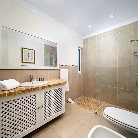 Апартаменты Sleeps 4 With Pool Air Con And Wifi Кинта-до-Лаго