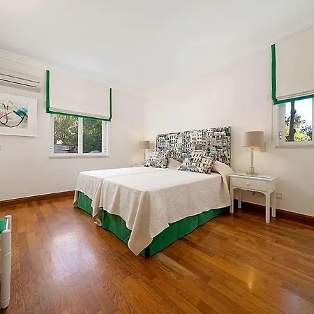 Sleeps 4 With Pool Air Con And Wifi Apartmán